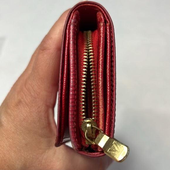 Authentic Louis Vuitton Epi Tresor Wallet - Picture 10 of 15